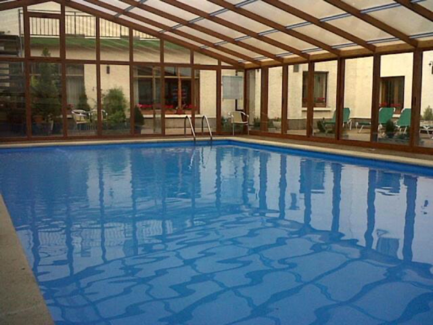 Piscina exterior Hotel Villa de Canfranc