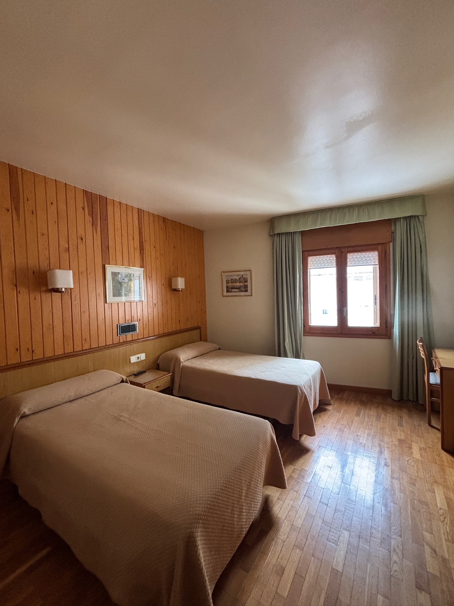 Habitación Doble en el Hotel Villa de Canfranc, alojamiento en Canfranc