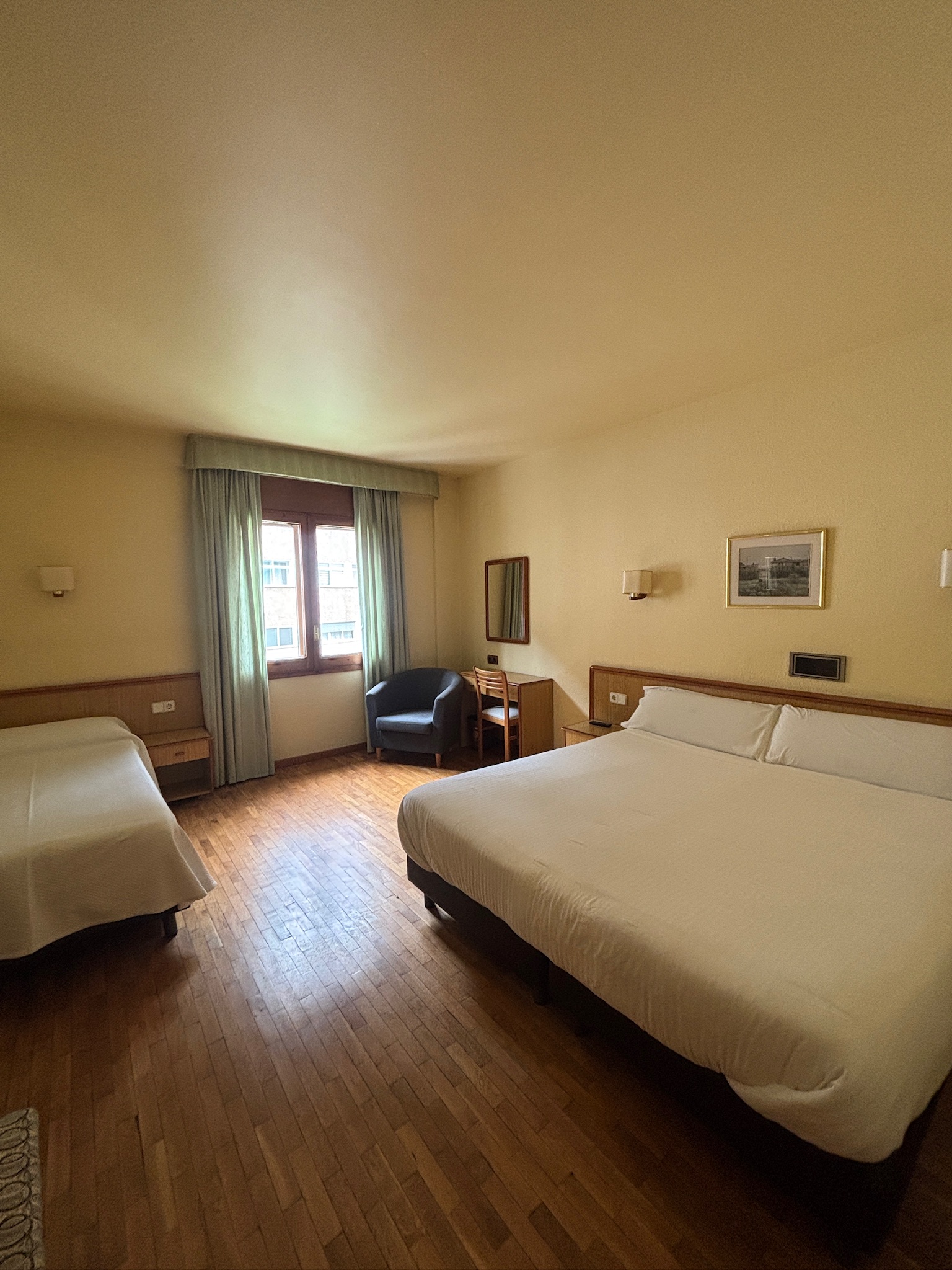 Habitación Triple en Hotel Villa de Canfranc, hotel para esquiar en Canfranc