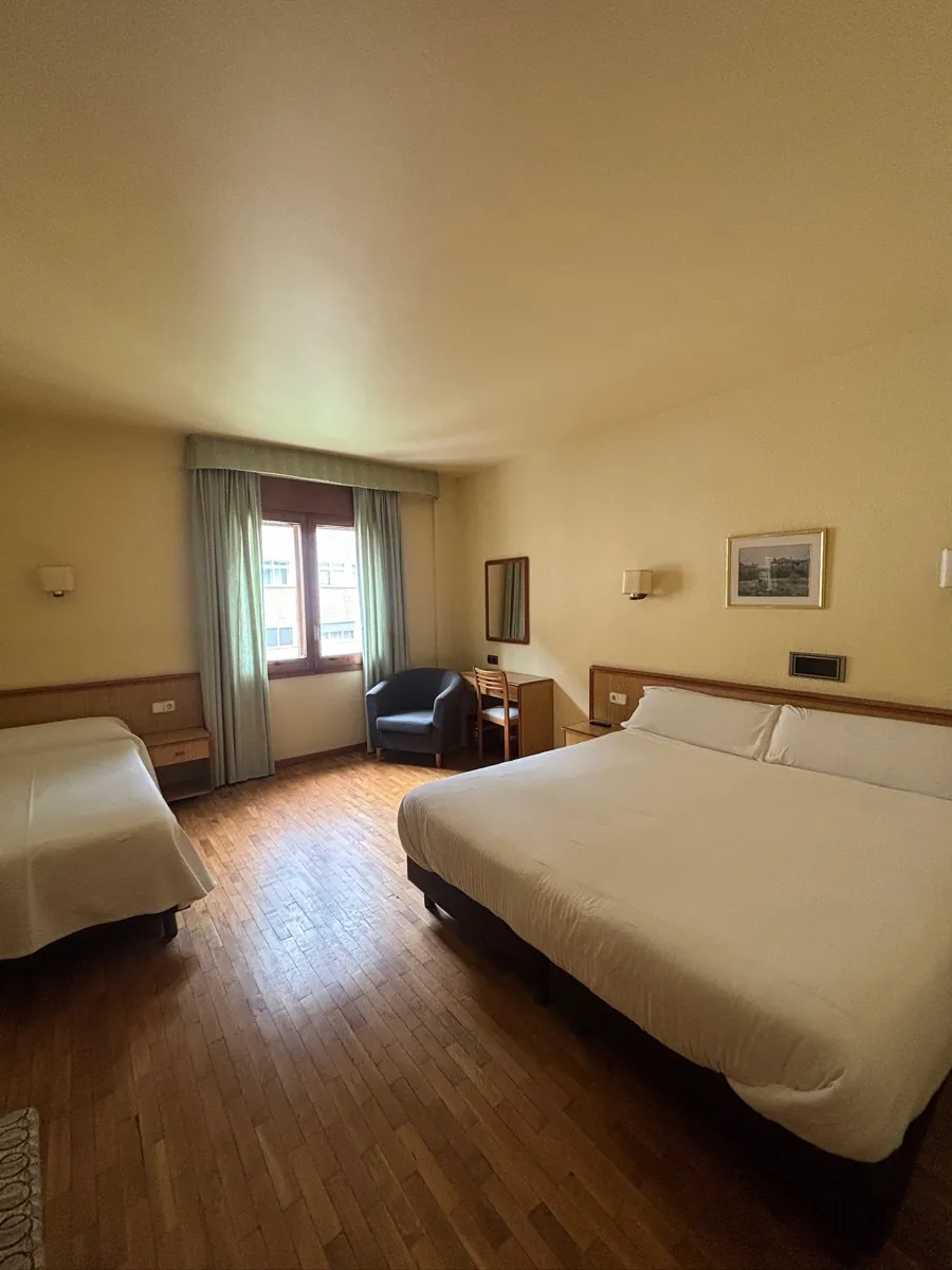 Habitación Triple en Hotel Villa de Canfranc, hotel para esquiar en Canfranc